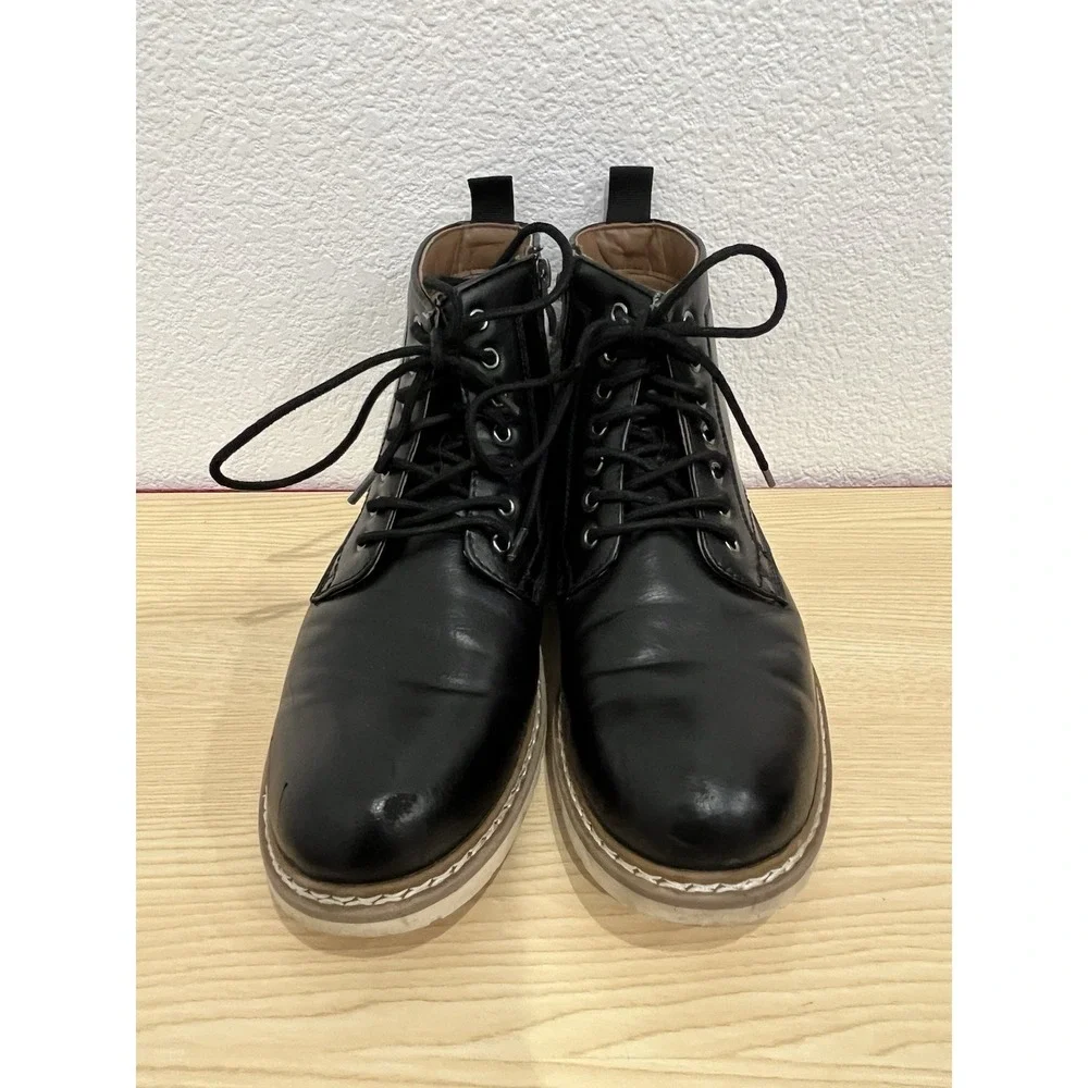 Men's Steve Madden size 8.5 Black Chukka‎ Boots.